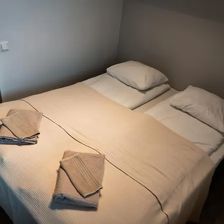 Entire - Centre - Private Sauna - Free Wifi